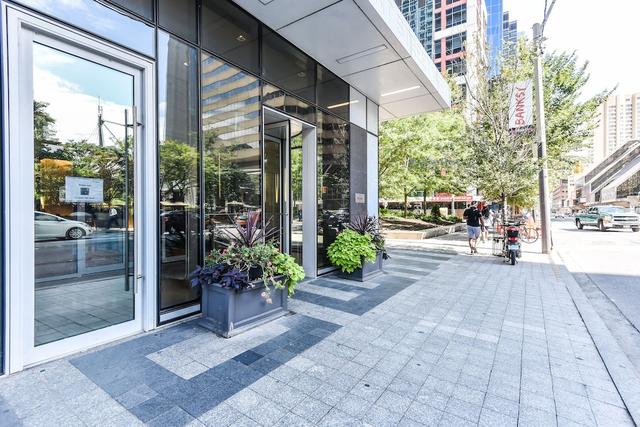 فرونت ستريت لاكشري كوندوز