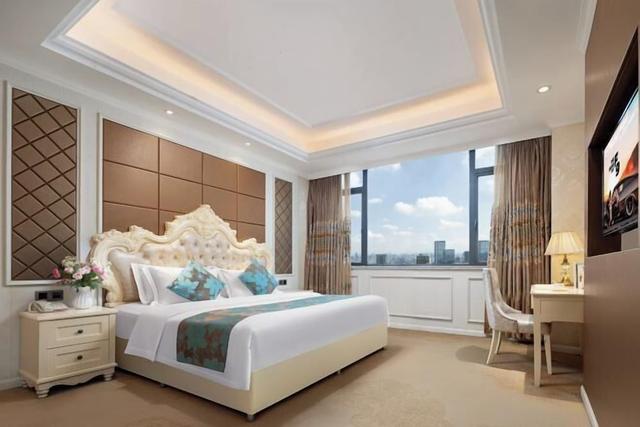 Chengzhong Blue Sky Hotel