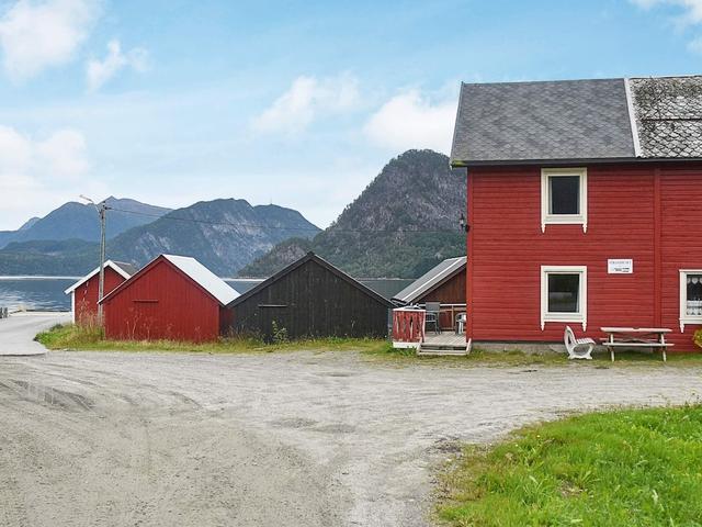 4 بيرسون هوليداي هوم إن ماندالين