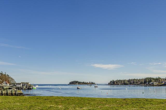 إيست ويند إن