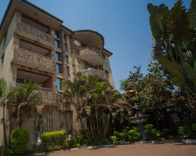 روم لارج روم ويذ فري بريكفاست