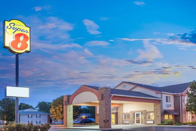 سوبر 8 باي ويندام كارثيدج