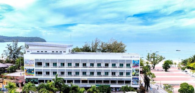سينانج بلازا بيتش هوتل