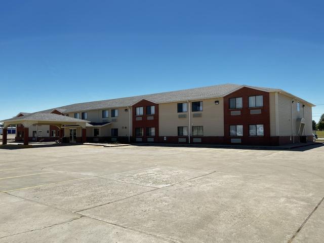 ديزاينر إن آند سويتس