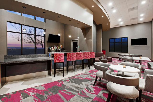 هامبتون إن آند سويتس أوكلاند إيربورت