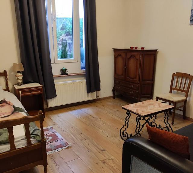 روو انان ب آند بي ي -  تزييرروم زس 2 فور تو إن بروسيل