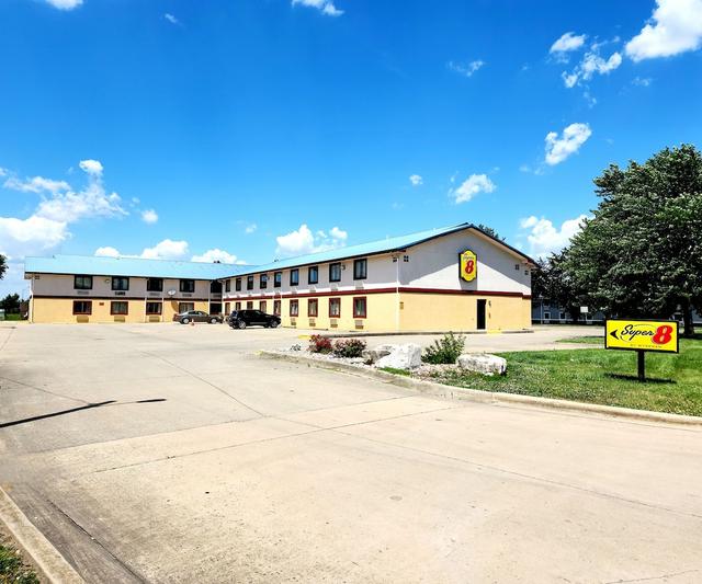 سوبر 8 باي ويندام شامبين