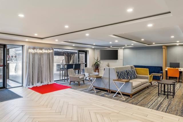 هوليداي إن إكسبرس تشيكاجو- داونرز جروف باي آيتش جي