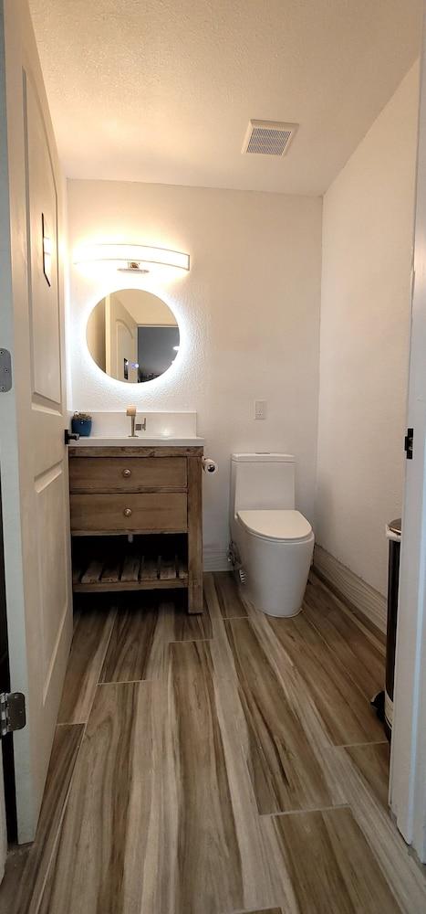 دراجونفلي إن آند سويتس