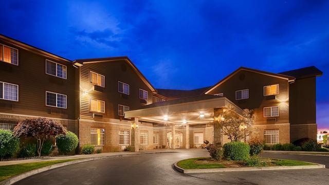 بست ويسترن بلس كينيويك إن