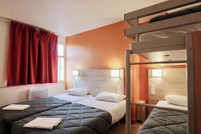 بريميير كلاس بليزير - جاتين