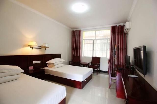 Jinghong HuaJing Hotel