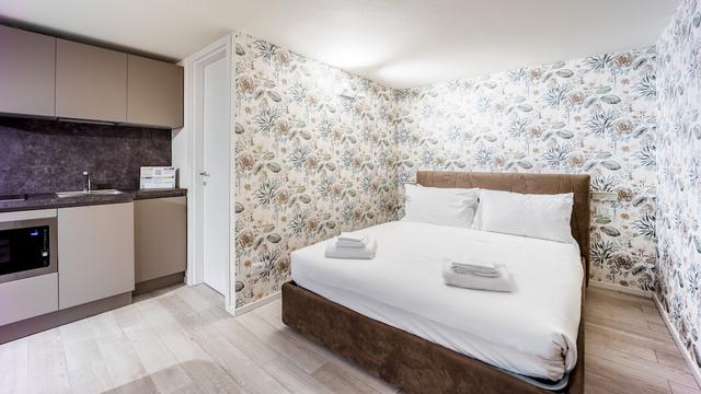 إيتاليانواي - ذا بي فيليدج ستاندارد