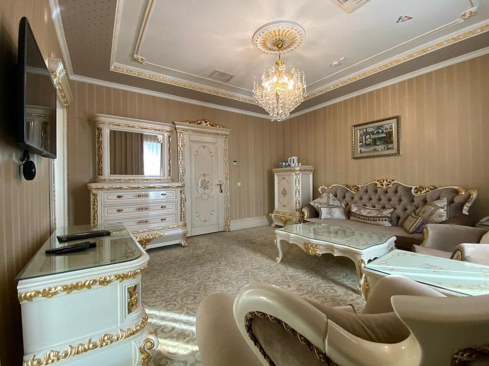 Opera Hotel