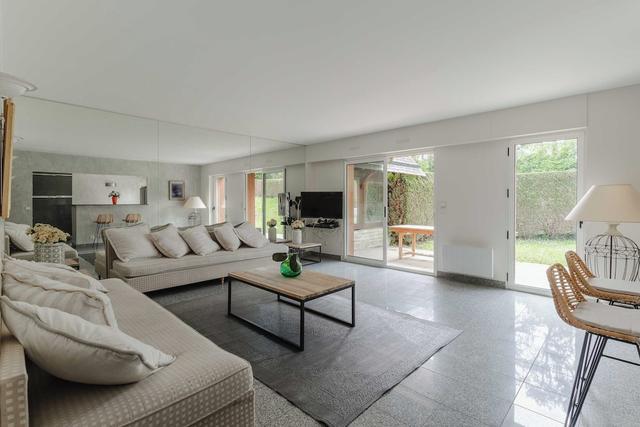 لاكشري هافن ويذ بول، تينيس آند لارج جاردن