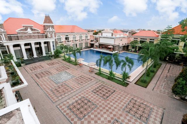 أدهيوانجسا هوتل آند كونفينشن هول