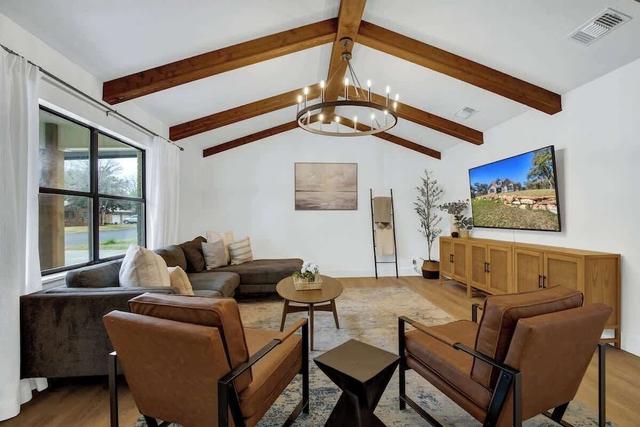 بابلز أون بوي ووك تو ماين سترت