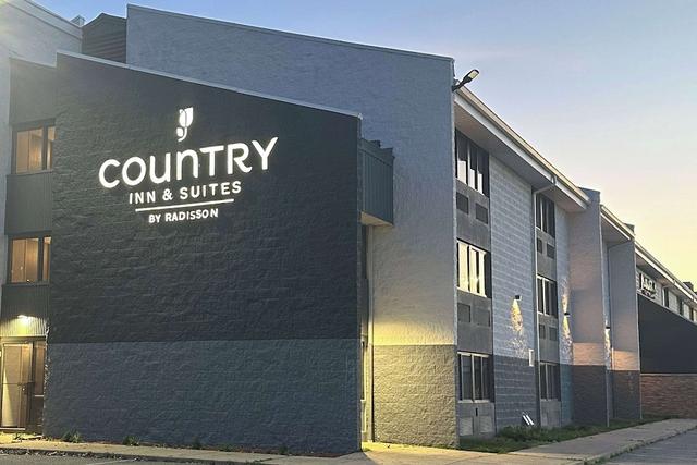 كانتري إن آند سويتس باي راديسون، دانبار - شارليستون