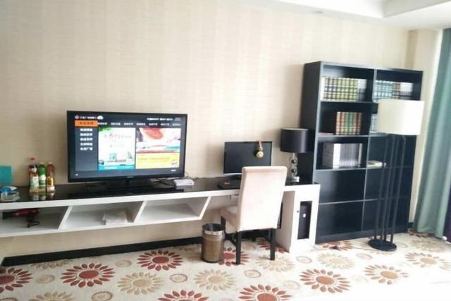 Beau Upward Maylily Hotel