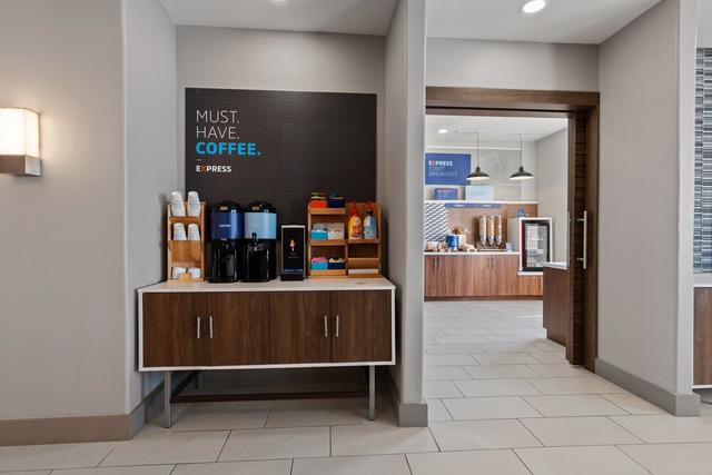 هوليداي إن إكسبرس آند سويتس أوكلاهوم  سيتين رث و كويل سبرينجز بي آيتش جي