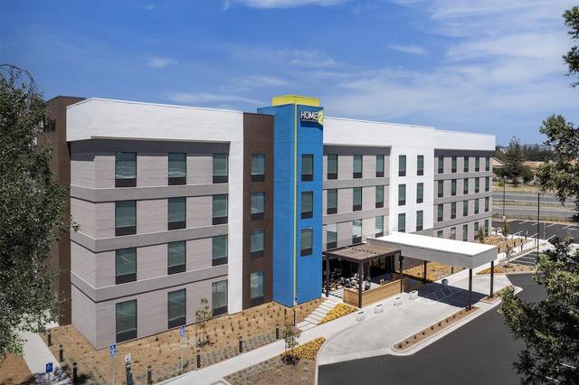 هوم2 سويتس باي هيلتون رونرت بارك سونوما كاونتي