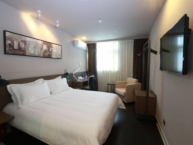 ينشانج إن سيليكت واندا بلازا إيست شاوشينج ستيشن، شانجيو