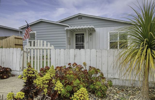 432 Saratoga 3 Bedroom Home by Redawning