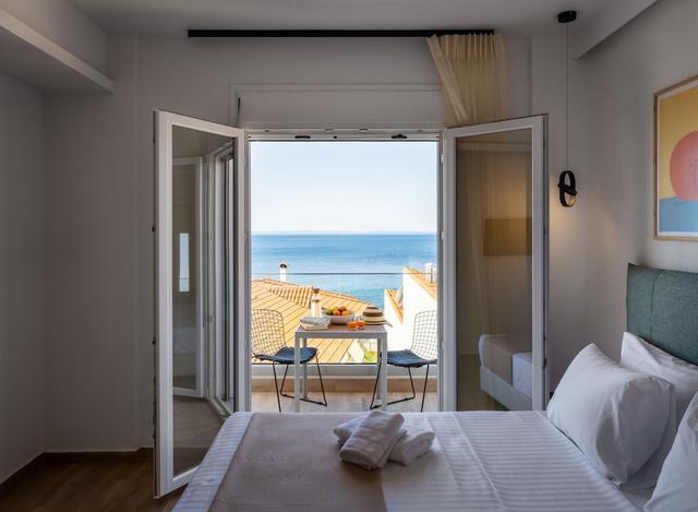 أيورا سويتس