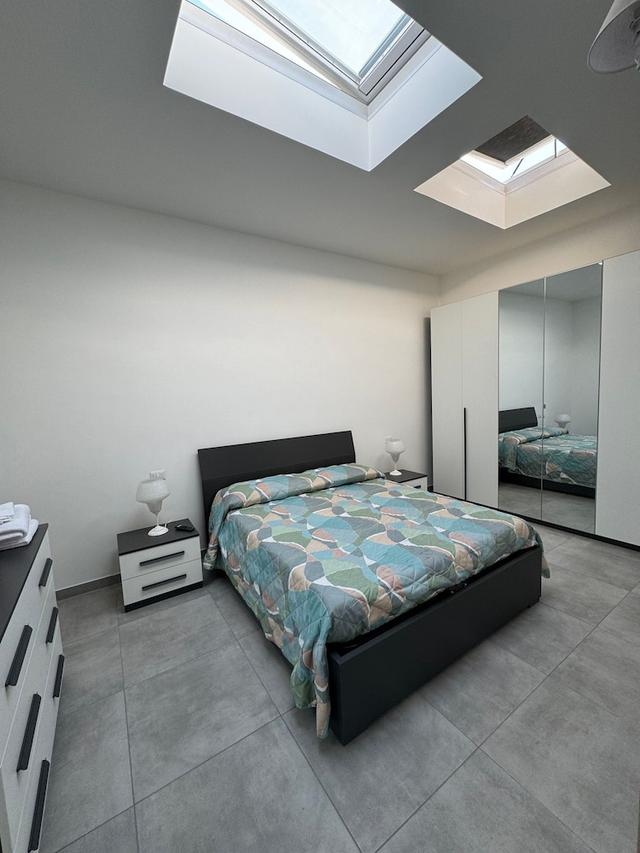 مونجو إن فيوميتشينو ويذ 1 بد رومز آند 1 باث رومز