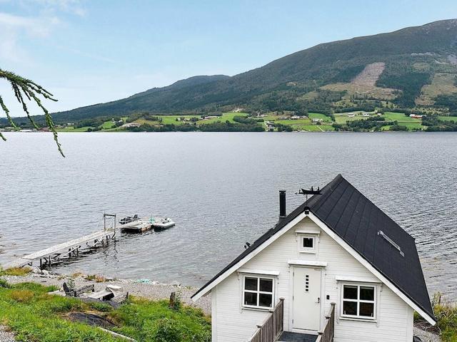 6 بيرسون هوليداي هوم إن فيستنيس