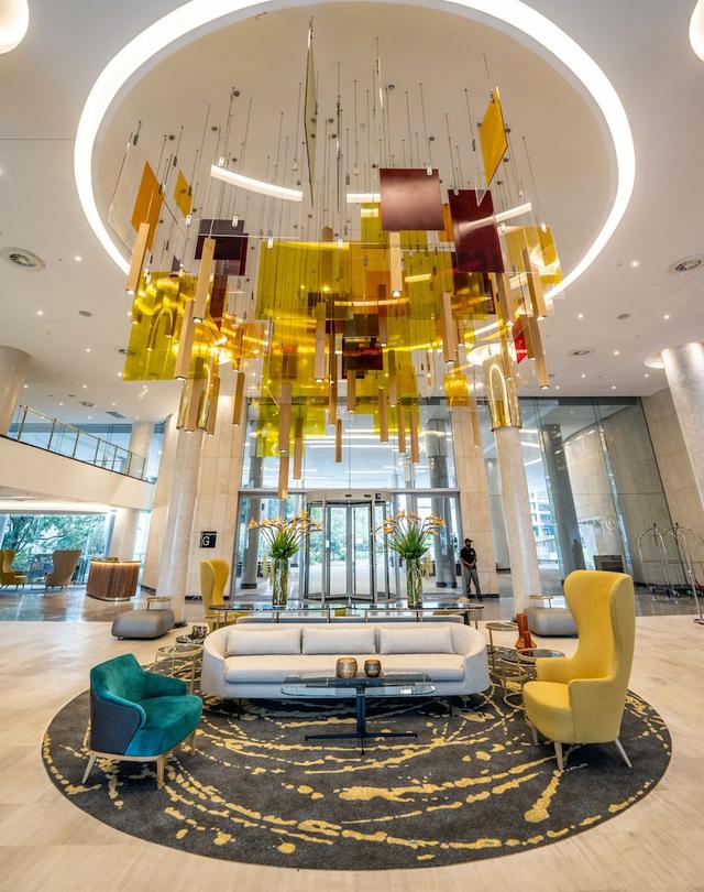 آت اندتون هوتل