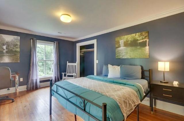 فانسي هيل إستيت ويز هوت تابس اند ووترفرونت فيو!