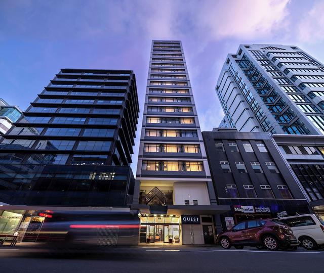 كويست أون جونستون