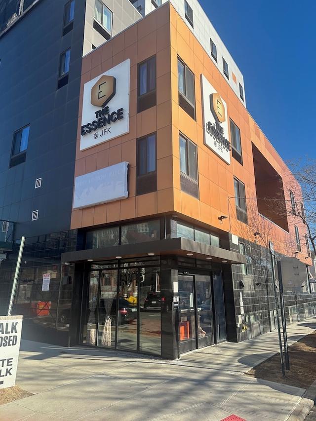 ذا إسينس هوتله آ ي اي يفي