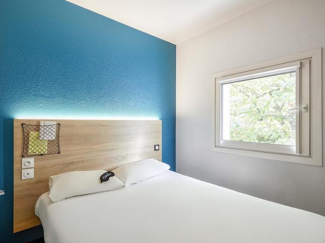 هوتل إف1 ليل فيلينوف داسك