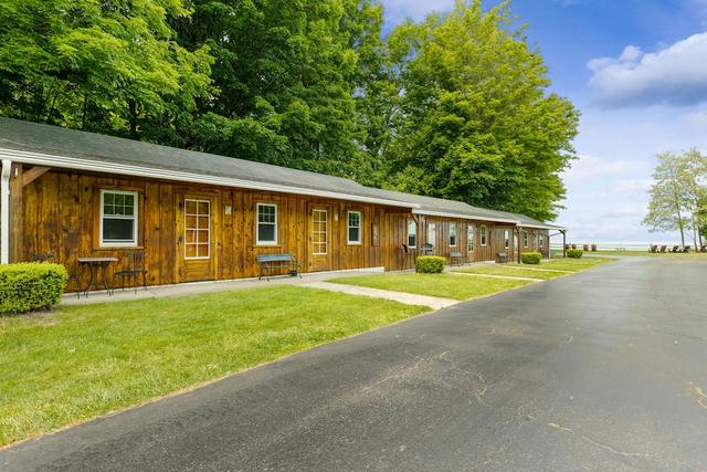 ليكفيو إن أون ذا ليك