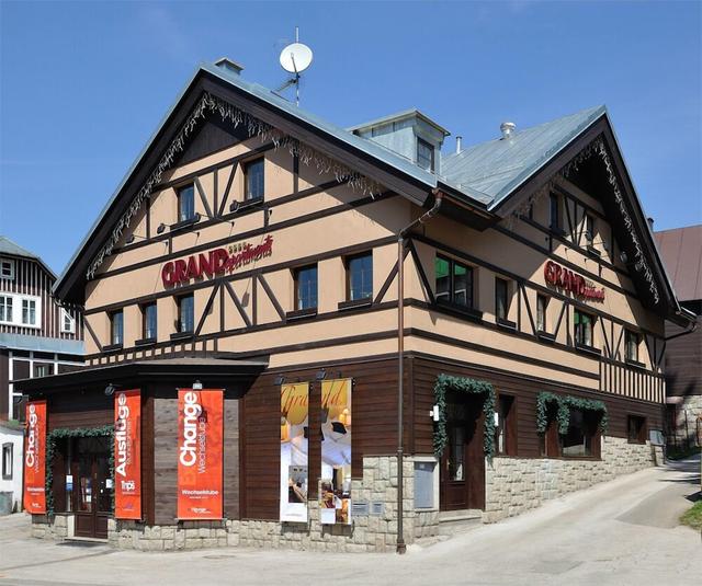 جراند أبارتمنتس