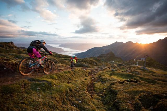 أبارتمنت ليسال إن براك أن دير جرو جلوكنرسترا إي