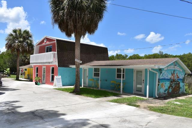 نيبتونز جروتو ووترفرونت ريتريت