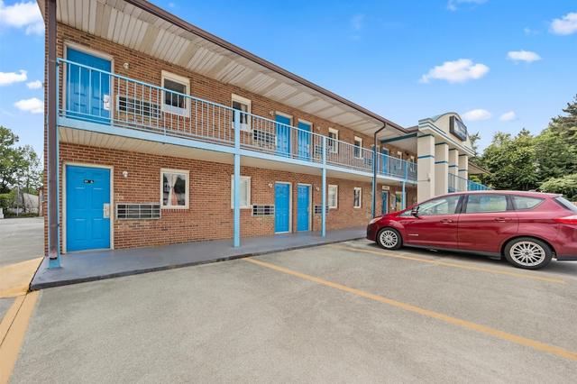 أميريكاز بست فاليو إن روكسبورو