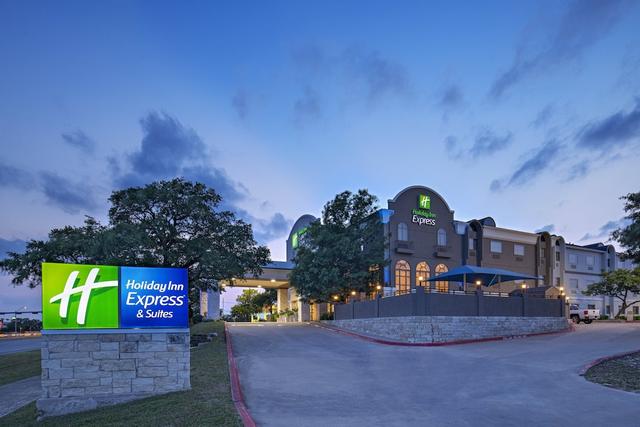 هوليداي إن إكسبرس هوتل آند سويتس سيدار بارك باي آيتش جي