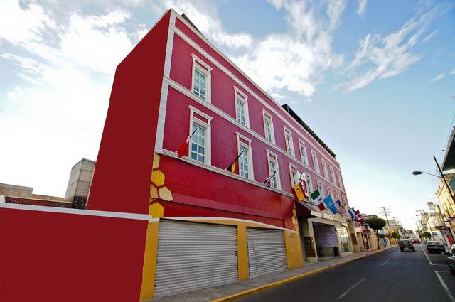 فيرست إن هوتل آند بيزنس