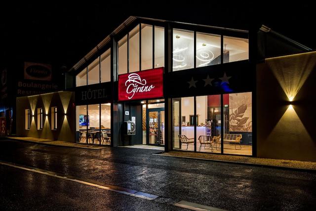 أوتل لو سيرانو