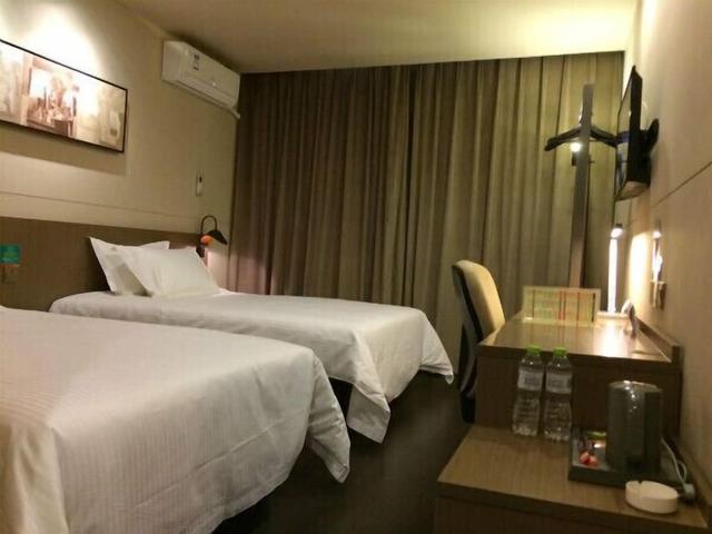 جينجيانغ إن سيليكت تشيفنج ريل واي ستيشن