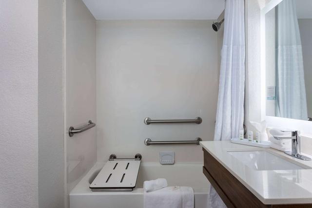 لا كينتا إن باي ويندام بينساكولا