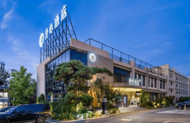 مانكسين هوتل بكين هابي فالي