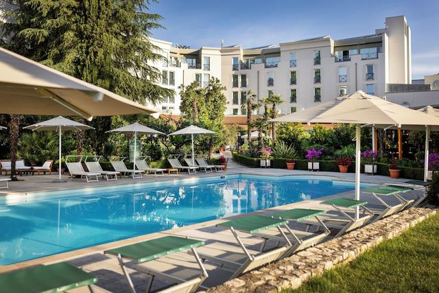 روجنر هوتيل تيرانا