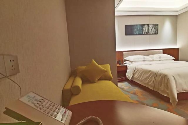 Urumqi ZheBei Grand Hotel