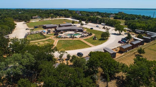 تايني هوم فاكيشنز ريزورت