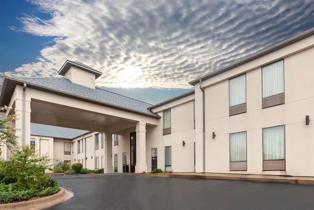 سوبر 8 باي ويندام كونواي